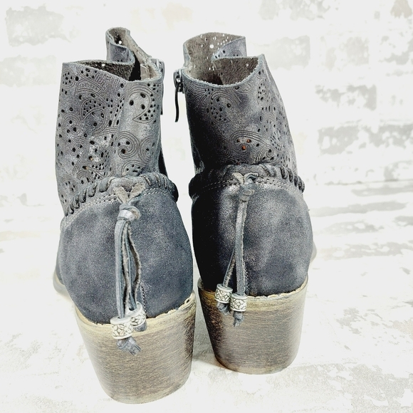 Boutique by Corkys Black Suede Leather Embroidered Western Ankle Boots H235 - Picture 3 of 13